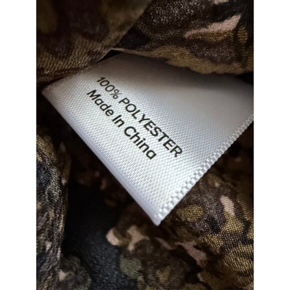 Evereve Sasha Satin Abstract Print Buttoned Blouse Shirt Top Size M Black Olive - Picture 9 of 10